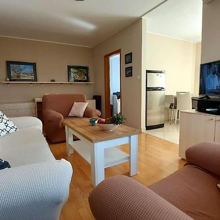 Apartman Ana Pula - Calm, Free Parking, Close To Center Экстерьер фото