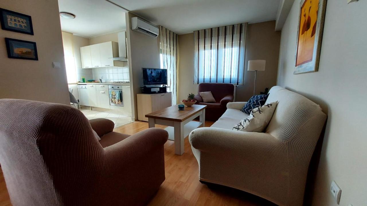 Apartman Ana Pula - Calm, Free Parking, Close To Center Экстерьер фото