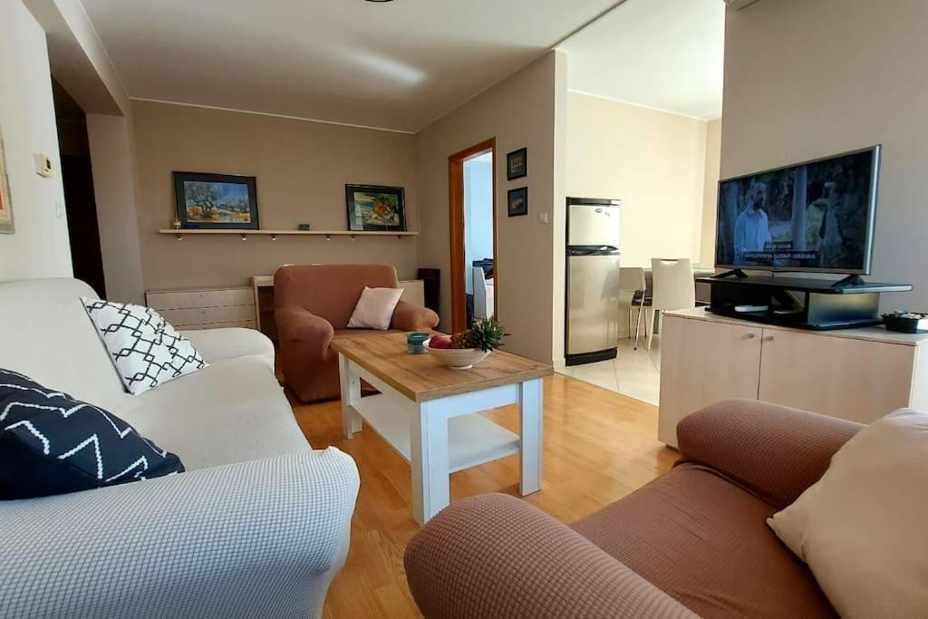 Apartman Ana Pula - Calm, Free Parking, Close To Center Экстерьер фото